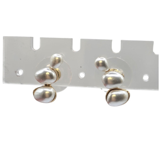 Earrings Gold Tone Faux Pearl Cluster Stud Womens Post Back Dainty SKU2410 - Picture 3 of 6